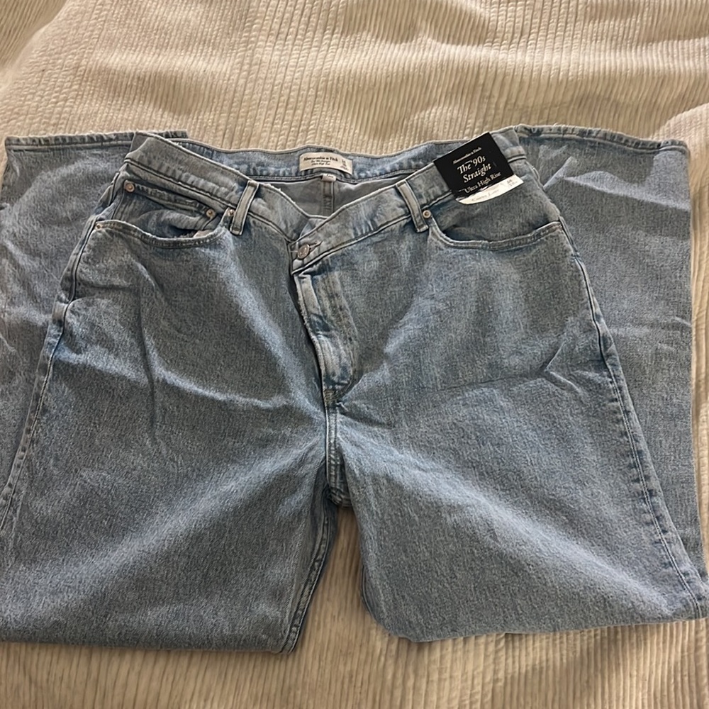 Curve Love Ultra High Rise 90s Straight Jean, Light with Criss-Cross Waistband